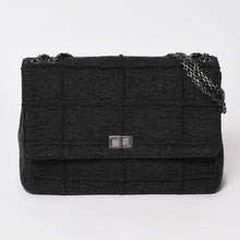 Load image into Gallery viewer, 極美品 CHANEL シャネル 2.55 Sフラップ Wチェーンショルダーバッグ 5番台 ココマーク チョコバー ウール フェルト グレー 中古 4b013941