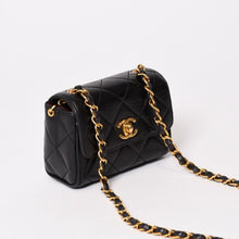 画像をギャラリービューアに読み込む, CHANEL シャネル ミニミニマトラッセ Sフラップ Sチェーンショルダーバッグ 3番台 ココマーク ラムスキン ゴールド金具 美品 中古 4b014008