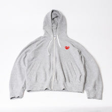 画像をギャラリービューアに読み込む, PLAY COMME des GARCONS コムデギャルソン ジップアップパーカー ハートロゴ カラーグレー 美品 中古 4b012664