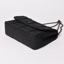 Load image into Gallery viewer, 極美品 CHANEL シャネル 2.55 Sフラップ Wチェーンショルダーバッグ 5番台 ココマーク チョコバー ウール フェルト グレー 中古 4b013941