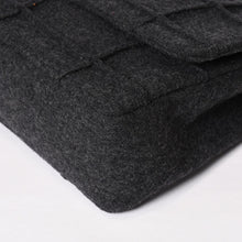 Load image into Gallery viewer, 極美品 CHANEL シャネル 2.55 Sフラップ Wチェーンショルダーバッグ 5番台 ココマーク チョコバー ウール フェルト グレー 中古 4b013941