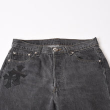 画像をギャラリービューアに読み込む, CHROME HEARTS クロムハーツ × LEVI'S 501 リーバイス501 セメタリークロスパッチ デニムパンツ サイズ30 19パッチ 美品 中古 4b014143