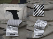 画像をギャラリービューアに読み込む, OFF WHITE オフホワイト 15AW バックアローカモ柄ミリタリージャケットブルゾン コットン グリーン レッド サイズXXS 美品 中古 4b001480