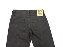 Load image into Gallery viewer, 極美品 RAF SIMONS ラフシモンズ AW18 2CB GHB Black Denim Regular デニムパンツ ブラック レッド グリーン サイズ30 中古 4b001482