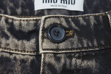Load image into Gallery viewer, 極美品 MIU MIU ミュウミュウ ロゴ デニム パンツ 2022 ダメージ加工 ブラック サイズ42 中古 4b001492