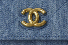 Load image into Gallery viewer, 新品未使用 CHANEL シャネル ミニ チェーンショルダーバッグ ランダム番台 デニム キルティング ココマーク インディゴブルー 中古 4b000015