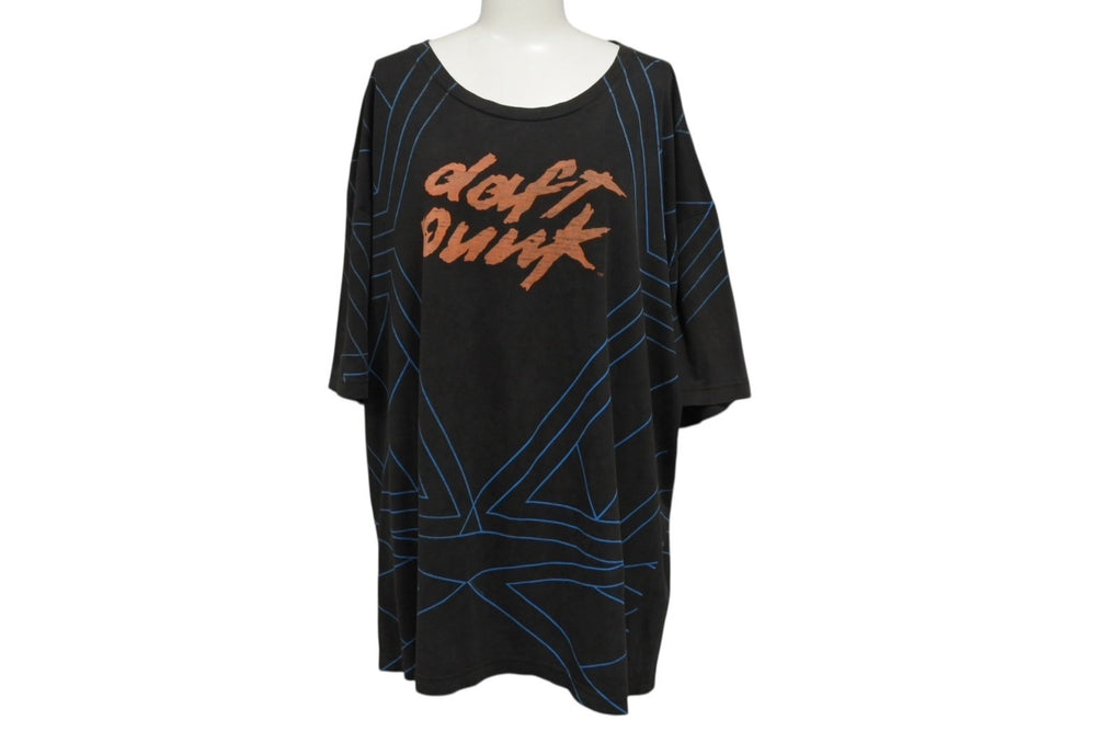 VINTAGE Vintage DUFT PUNK Alive Tour 2007 Alive Tour T-shirt Size XL All over pattern Black Good quality Used 4b001547