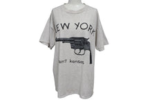 画像をギャラリービューアに読み込む, VINTAGE ヴィンテージ 90's NEW YORK it ain't kansas メッセージTシャツ サイズL 拳銃 グレー 美品 中古 4b001549
