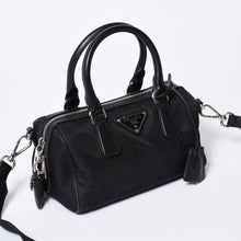 Load image into Gallery viewer, 極美品 PRADA プラダ 三角ロゴ ショルダーバッグ 1BB846 ブラック レザー ジャガード シルバー金具 中古 4b013698