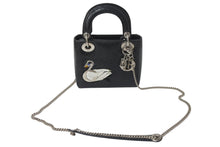 Load image into Gallery viewer, Christian Dior クリスチャンディオール レディディオール スワン ミニハンドバッグ 32-MA-0166 パテントレザー カナージュ 美品 中古 4b001647