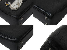 Load image into Gallery viewer, Christian Dior クリスチャンディオール レディディオール スワン ミニハンドバッグ 32-MA-0166 パテントレザー カナージュ 美品 中古 4b001647