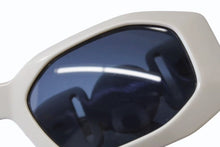 画像をギャラリービューアに読み込む, GIANNI VERSACE ジャンニヴェルサーチ サングラス アイウェア 414/B メデューサ ホワイト シルバー 美品 中古 4b001677