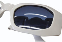 画像をギャラリービューアに読み込む, GIANNI VERSACE ジャンニヴェルサーチ サングラス アイウェア 414/B メデューサ ホワイト シルバー 美品 中古 4b001677