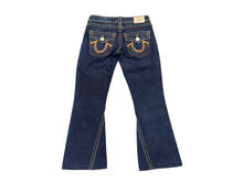 Load image into Gallery viewer, TRUE RELIGION トゥルーレリジョン RAINBOW JOEY レインボーステッチ フレアデニムパンツ 009-024984 インディゴ サイズ27 美品 中古 4b001680