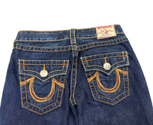 Load image into Gallery viewer, TRUE RELIGION トゥルーレリジョン RAINBOW JOEY レインボーステッチ フレアデニムパンツ 009-024984 インディゴ サイズ27 美品 中古 4b001680