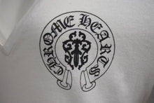 画像をギャラリービューアに読み込む, CHROME HEARTS クロムハーツ 半袖VネックTシャツ サイズS アメリカンフラッグ ホースシュー ダガー プリント ホワイト 美品 中古 4b001689