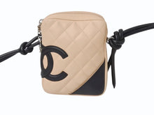 Load image into Gallery viewer, CHANEL シャネル カンボンライン ショルダーバッグ 9番台 ラムスキン ベージュ ブラック シルバー金具 美品 中古 4b001724