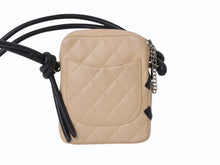 Load image into Gallery viewer, CHANEL シャネル カンボンライン ショルダーバッグ 9番台 ラムスキン ベージュ ブラック シルバー金具 美品 中古 4b001724