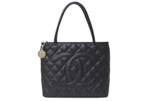 Load image into Gallery viewer, 新品同様 CHANEL シャネル 復刻トートバッグ ハンドバッグ 9番台 キャビアスキン ブラック ココマーク ロゴ 鞄 シルバー金具 中古 4b001726