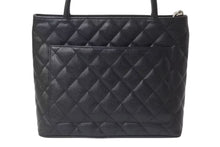 Load image into Gallery viewer, 新品同様 CHANEL シャネル 復刻トートバッグ ハンドバッグ 9番台 キャビアスキン ブラック ココマーク ロゴ 鞄 シルバー金具 中古 4b001726