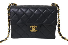 Load image into Gallery viewer, 極美品 CHANEL シャネル ミニマトラッセ17 チェーンショルダーバッグ ラムスキン ブラック 1番台 中古 4b001734