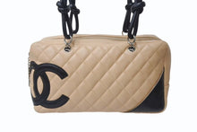 Load image into Gallery viewer, 極美品 CHANEL シャネル ポーチ ハンドバッグ カンボンライン ココマーク 9番台 ラムスキン ベージュ ブラック 中古 4b001735