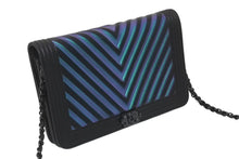 Load image into Gallery viewer, CHANEL シャネル ボーイシャネル チェーンウォレット 23番台 ココマーク カーフスキン ブラック 玉虫カラー 美品 中古 4b001737