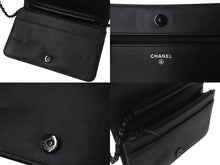 Load image into Gallery viewer, CHANEL シャネル ボーイシャネル チェーンウォレット 23番台 ココマーク カーフスキン ブラック 玉虫カラー 美品 中古 4b001737