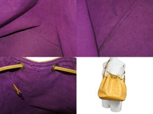 Load image into Gallery viewer, LOUIS VUITTON ルイヴィトン ショルダーバッグ プチ ノエ エピ M44109 タッシリーイエロー ゴールド金具 良品 中古 4b001740