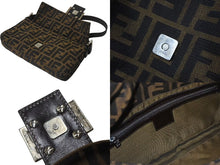 画像をギャラリービューアに読み込む, FENDI フェンディ マンマバケット ワンショルダーバッグ 26424 ズッカ柄 ブラウン キャンバス レザー シルバー金具 美品 中古 4b001754