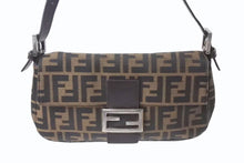 画像をギャラリービューアに読み込む, FENDI フェンディ マンマバケット ワンショルダーバッグ 26424 ズッカ柄 ブラウン キャンバス レザー シルバー金具 美品 中古 4b001773