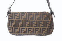 画像をギャラリービューアに読み込む, FENDI フェンディ マンマバケット ワンショルダーバッグ 26424 ズッカ柄 ブラウン キャンバス レザー シルバー金具 美品 中古 4b001773