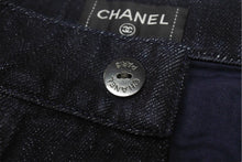 Load image into Gallery viewer, 極美品 CHANEL シャネル デニムパンツ ジーンズ 7部丈 P51773V38776 コットン インディゴ ネイビー金具 サイズ36 中古 4b001818