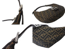 画像をギャラリービューアに読み込む, FENDI フェンディ ハーフムーン マンマバケット ワンショルダーバッグ ズッカ柄 ブラウン キャンバス レザー 美品 中古 4b001877