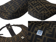 画像をギャラリービューアに読み込む, FENDI フェンディ ハーフムーン マンマバケット ワンショルダーバッグ ズッカ柄 ブラウン キャンバス レザー 美品 中古 4b001877