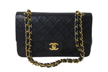 Load image into Gallery viewer, 極美品 CHANEL シャネル マトラッセ23 Wフラップ Wチェーン ショルダーバッグ 1番台 ラムスキン ココマーク ブラック ゴールド金具 中古 4b001921