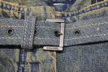 Load image into Gallery viewer, CHANEL シャネル フレアデニム デニムパンツ 00A P16439W02683 ベルト付き コットン インディゴブルー サイズ34 美品 中古 4b001939