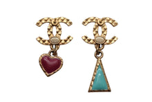 Load image into Gallery viewer, CHANEL シャネル ピアス マトラッセ ココマーク ハート トライアングル ゴールド 両耳用 A18P 重量約6.5g 美品 中古 4b001971