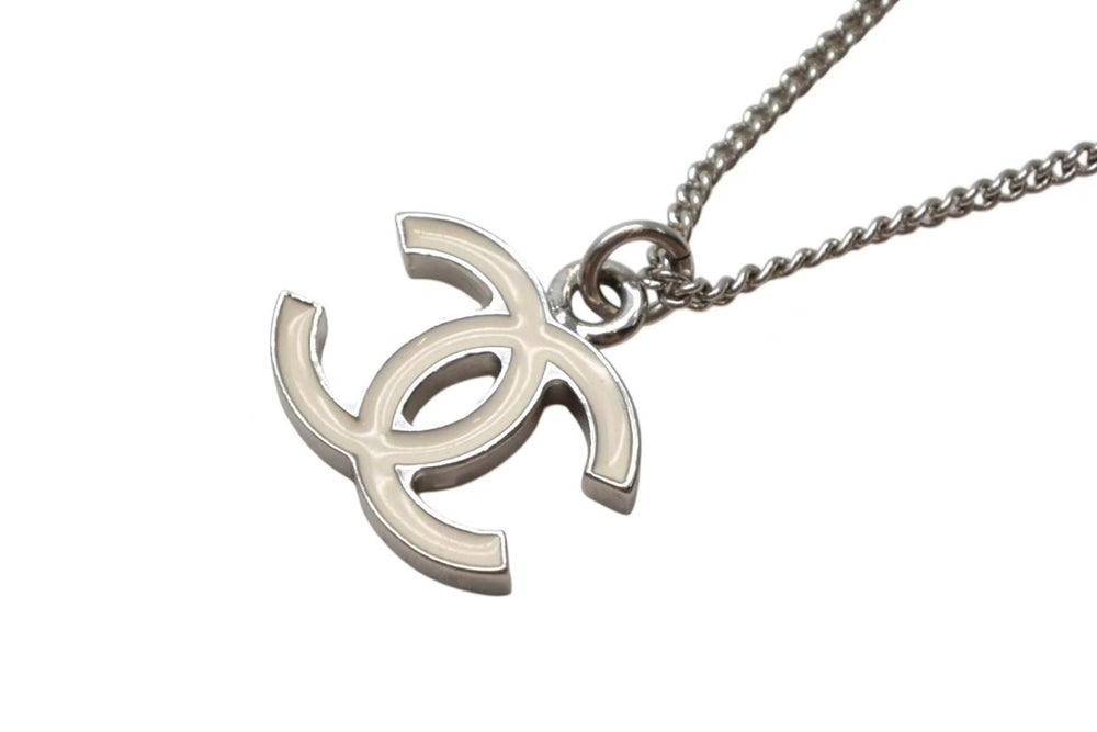 Very Good Condition CHANEL Cocomark Necklace 05V Silver White Metal Logo Accessory Jewelry 5.8g Used 4b001974