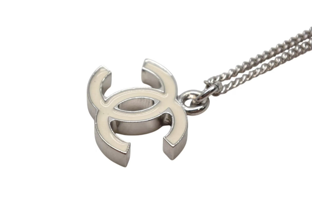 Very Good Condition CHANEL Cocomark Necklace 05V Silver White Metal Logo Accessory Jewelry 5.8g Used 4b001974