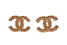 Load image into Gallery viewer, CHANEL シャネル ココマーク ピアス A12V 重量約3.6g ベージュ ゴールド メタル 両耳用 美品 中古 4b001975