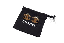 Load image into Gallery viewer, CHANEL シャネル ココマーク ピアス A12V 重量約3.6g ベージュ ゴールド メタル 両耳用 美品 中古 4b001975