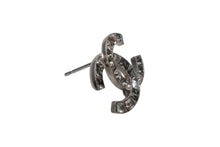 Load image into Gallery viewer, 極美品 CHANEL シャネル ココマーク ピアス 重量約3.2g 15P刻印 メタル ラインストーン シルバー クリア 両耳用 中古 4b001983