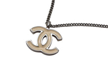 Load image into Gallery viewer, CHANEL シャネル ココマーク ネックレス 02C シルバー ホワイト メタル ロゴ アクセサリー 重量約5.8g 美品 中古 4b001984