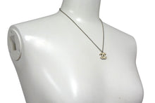 Load image into Gallery viewer, CHANEL シャネル ココマーク ネックレス 02C シルバー ホワイト メタル ロゴ アクセサリー 重量約5.8g 美品 中古 4b001984