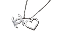 Load image into Gallery viewer, CHANEL シャネル ココマークネックレス ハートチャーム 04P刻印 重量約9.9メタル シルバー シルバー金具 美品 中古 4b001985