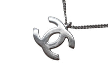 Load image into Gallery viewer, CHANEL シャネル ココマークネックレス ハートチャーム 04P刻印 重量約9.9メタル シルバー シルバー金具 美品 中古 4b001985