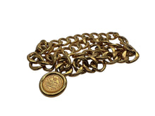 Load image into Gallery viewer, CHANEL シャネル ヴィンテージ コインモチーフ チェーンベルト ココマーク メダルチェーン 小物 GP ゴールド 美品 中古 4b001992