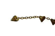 Load image into Gallery viewer, CHANEL シャネル チェーンベルト 重量約258.1g 93P刻印 ココマーク ハートモチーフ ゴールド メタル GP 美品 中古 4b001995