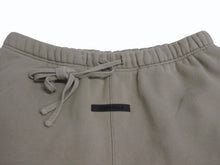 Load image into Gallery viewer, フィアオブゴッド エッセンシャルズ fog ESSENTIALS ショートパンツ カーキ コットン ポリエステル サイズM 美品 中古 4b002025